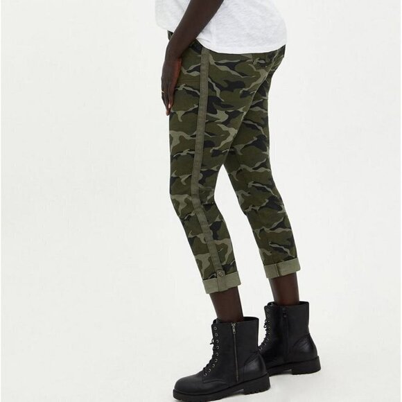 Torrid Camo Pants Womens Size 22 Stretch High Rise Utility Grunge Forest Goblin - Picture 11 of 11